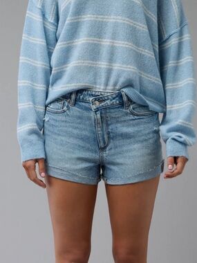 NEW American Eagle Crossover Curvy Mom Shorts NWT Size 6/28 Light Wash